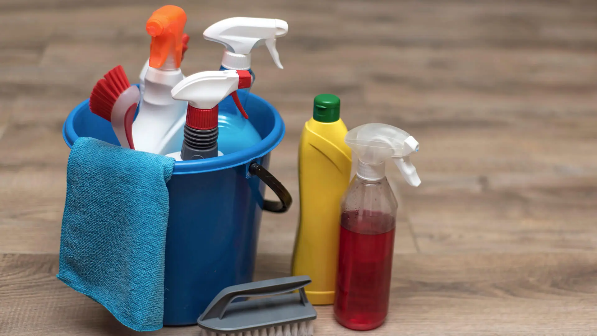 tbs-cleaning Professional cleaners providing thorough home cleaning service
