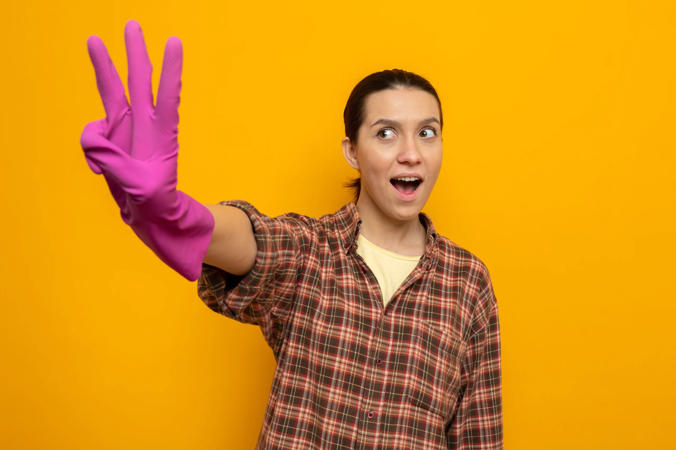 happy-excited-young-cleaning-woman-casual-clothes-rubber-gloves-showing-number-three-with-fingers-standing-orange-wall 3-second rule for cleaning. Happy woman in cleaning gloves showing three fingers, symbolizing the 3-second rule.