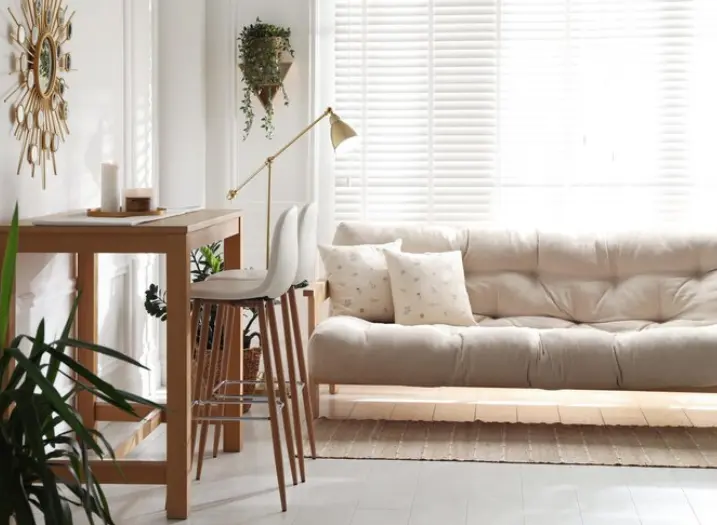 sparkling-clean-airbnb-vacation-rental Clean and welcoming Airbnb living room ready for guests.