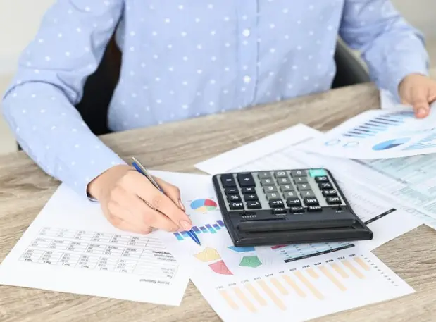 Calculating ROI of vacation rental cleaning service.