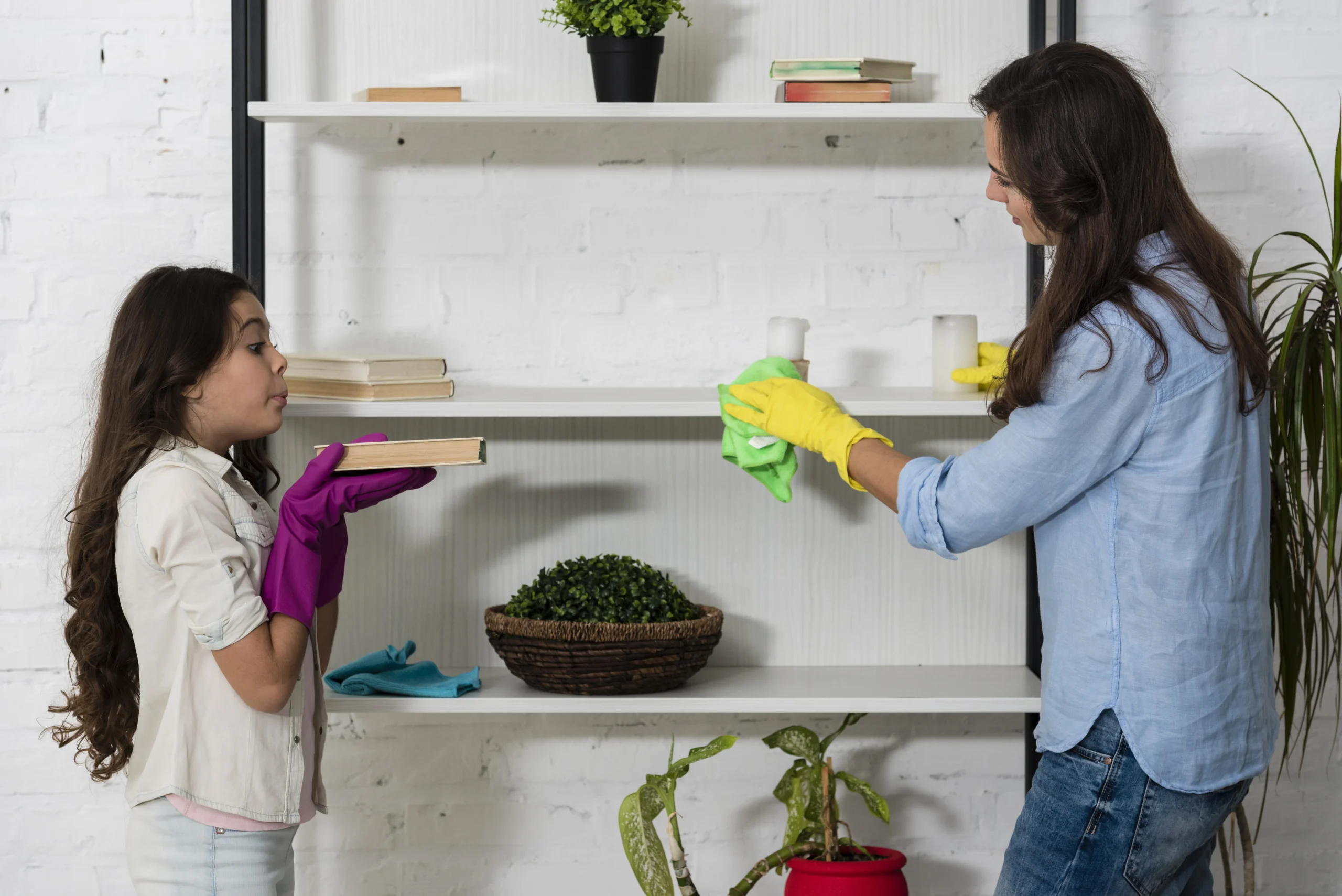 Expert-Tips-for-Cleaning-a-Small-Apartment Professional cleaner using eco-friendly products to clean a small apartment